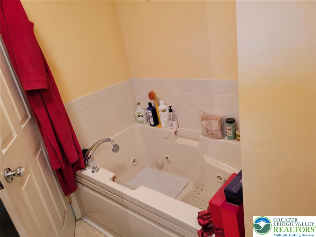 2137 Freedom Way Pocono Summit, PA 18346 - Photo 22 of 33 a bathroom with a bathtub