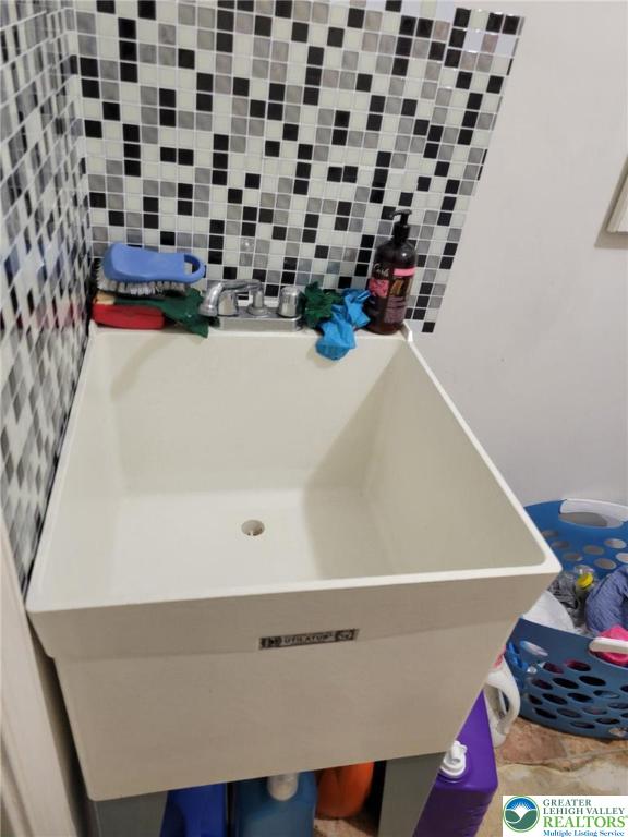 2137 Freedom Way Pocono Summit, PA 18346 - Photo 30 of 33