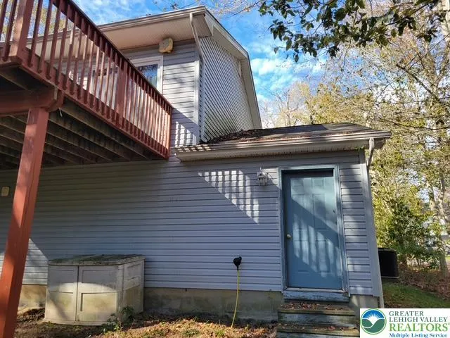 a view of house with backyard porch