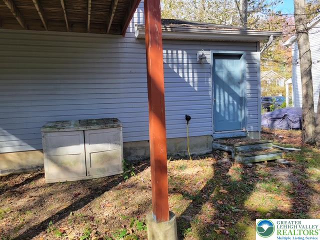 2137 Freedom Way Pocono Summit, PA 18346 - Photo 10 of 33 a backyard of a house