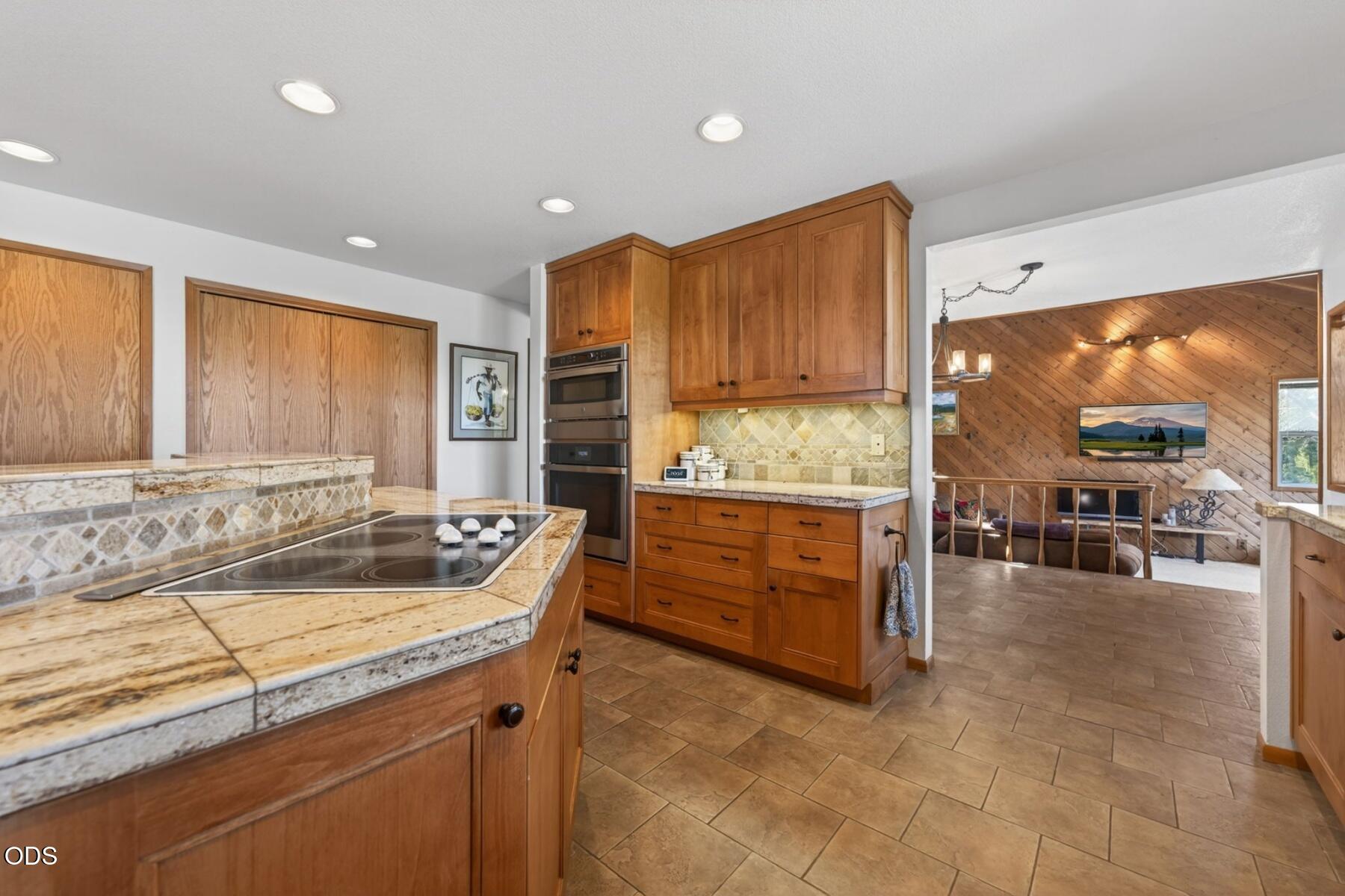 60376 Arnold Market Road Bend, OR 97702 - Photo 17 of 47
