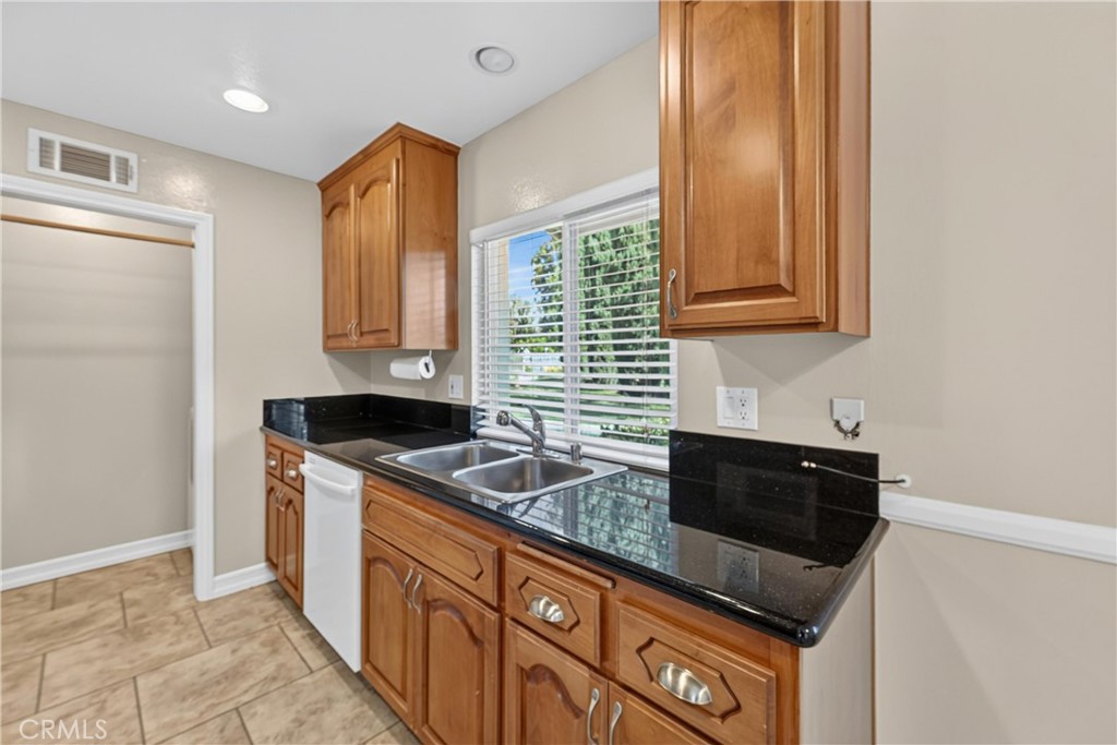 333 Surry Court Brea, CA 92821 - Photo 12 of 38