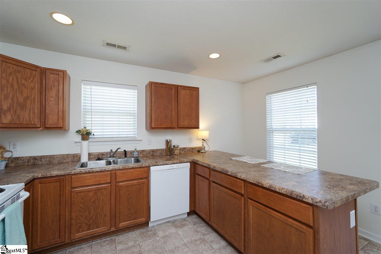 407 Lynnell Way Moore, SC 29369 - Photo 8 of 27 Gallery Image 8