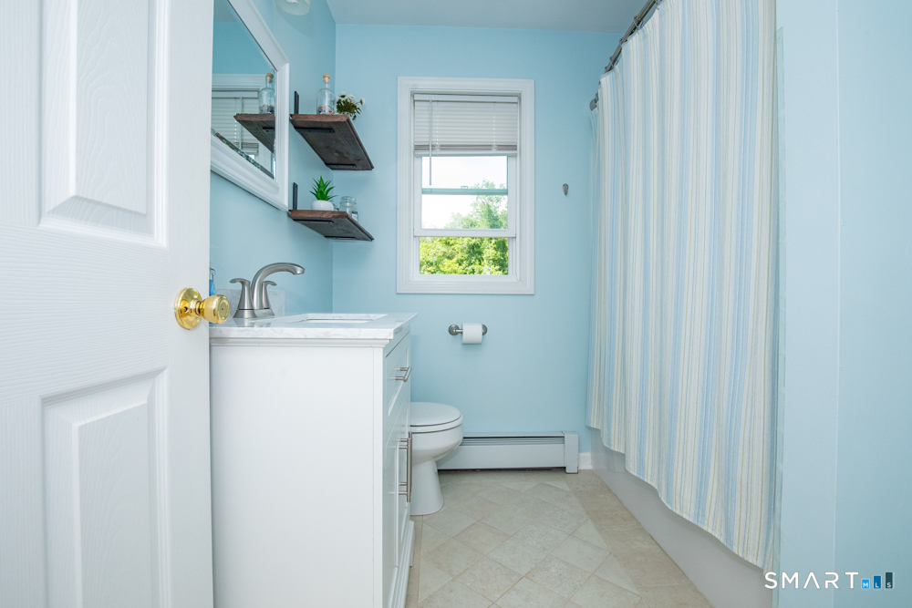 154 Meeting House Hill Road Durham, CT 06422 - Photo 25 of 37 Main full bathroom