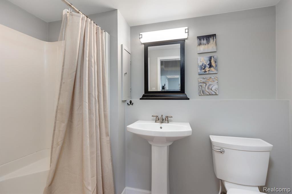 3645 Dearborn Avenue Rochester Hills, MI 48309 - Photo 24 of 29