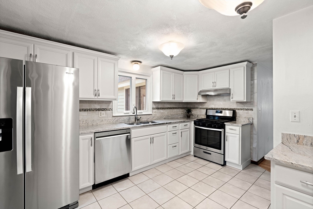 116 Greenwood Road Andover, MA 01810 - Photo 3 of 42 Gallery Image 3