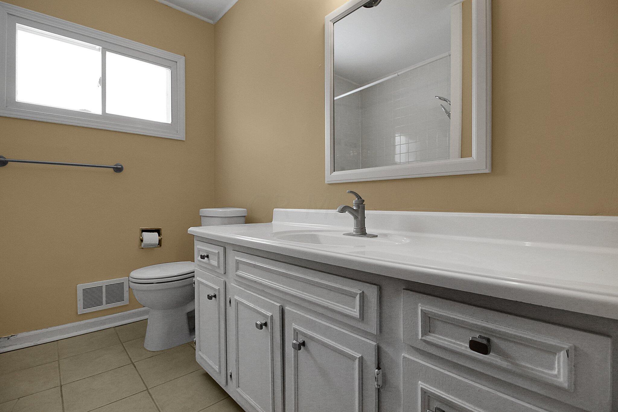 1148 Lockwood Road Columbus, OH 43227 - Photo 10 of 26 Hall Bath