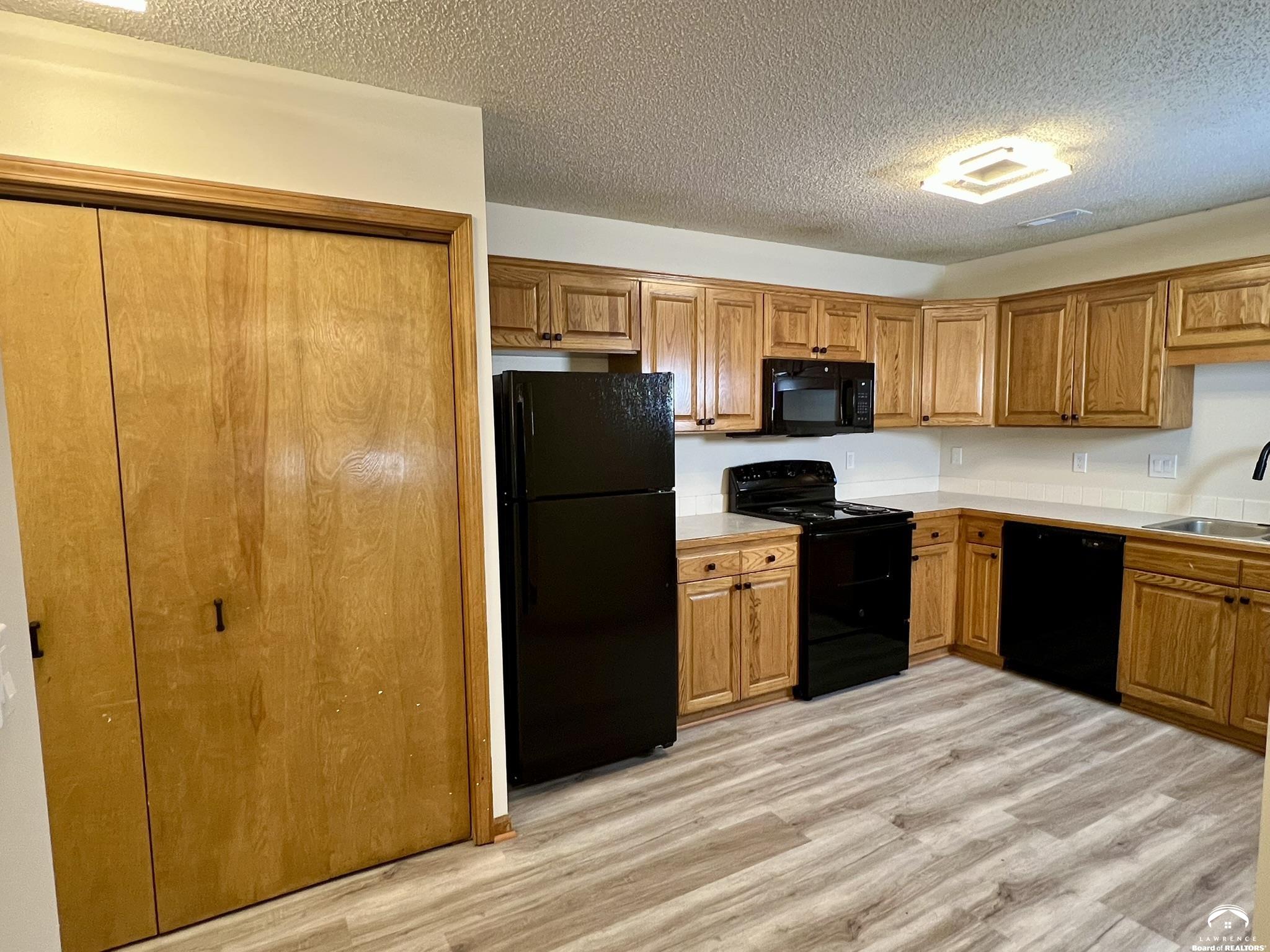 4207 Timberline Court Lawrence, KS 66049 - Photo 11 of 23