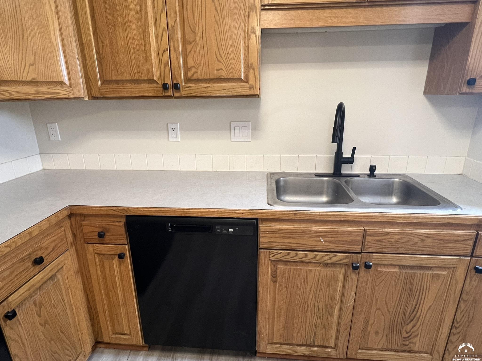 4207 Timberline Court Lawrence, KS 66049 - Photo 14 of 23