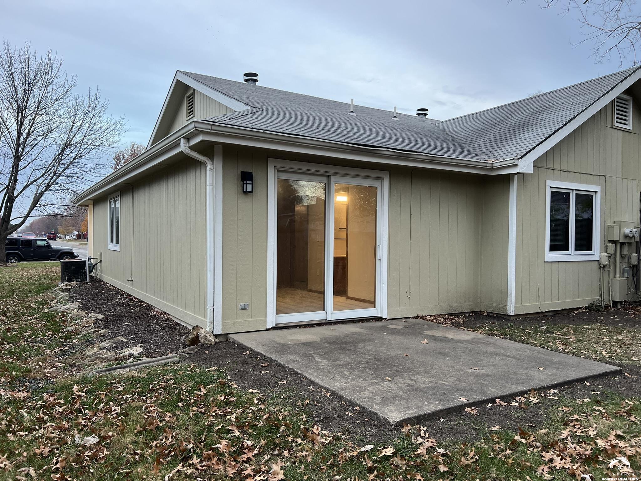 4207 Timberline Court Lawrence, KS 66049 - Photo 4 of 23
