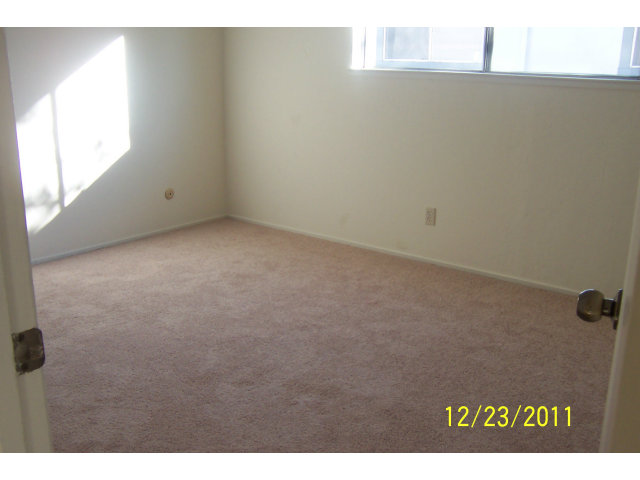 315 Rio Verde Place, Unit 4 Milpitas, CA 95035 - Photo 5 of 8 Gallery Image 5