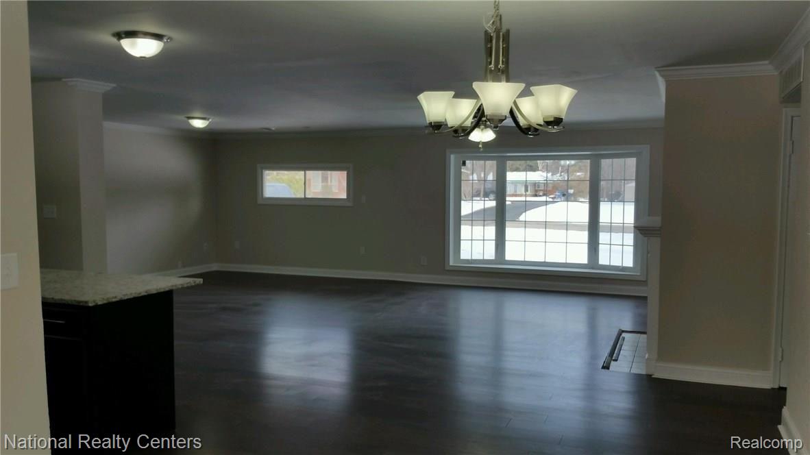 28337 New Castle Road Farmington, MI 48331 - Photo 2 of 10 IMG_1024.JPG