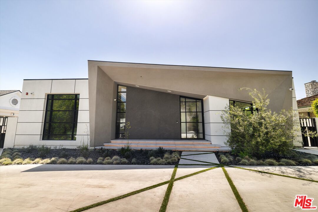 621 North Rodeo Drive Beverly Hills, CA 90210 - Photo 2 of 28 a view of house with yard