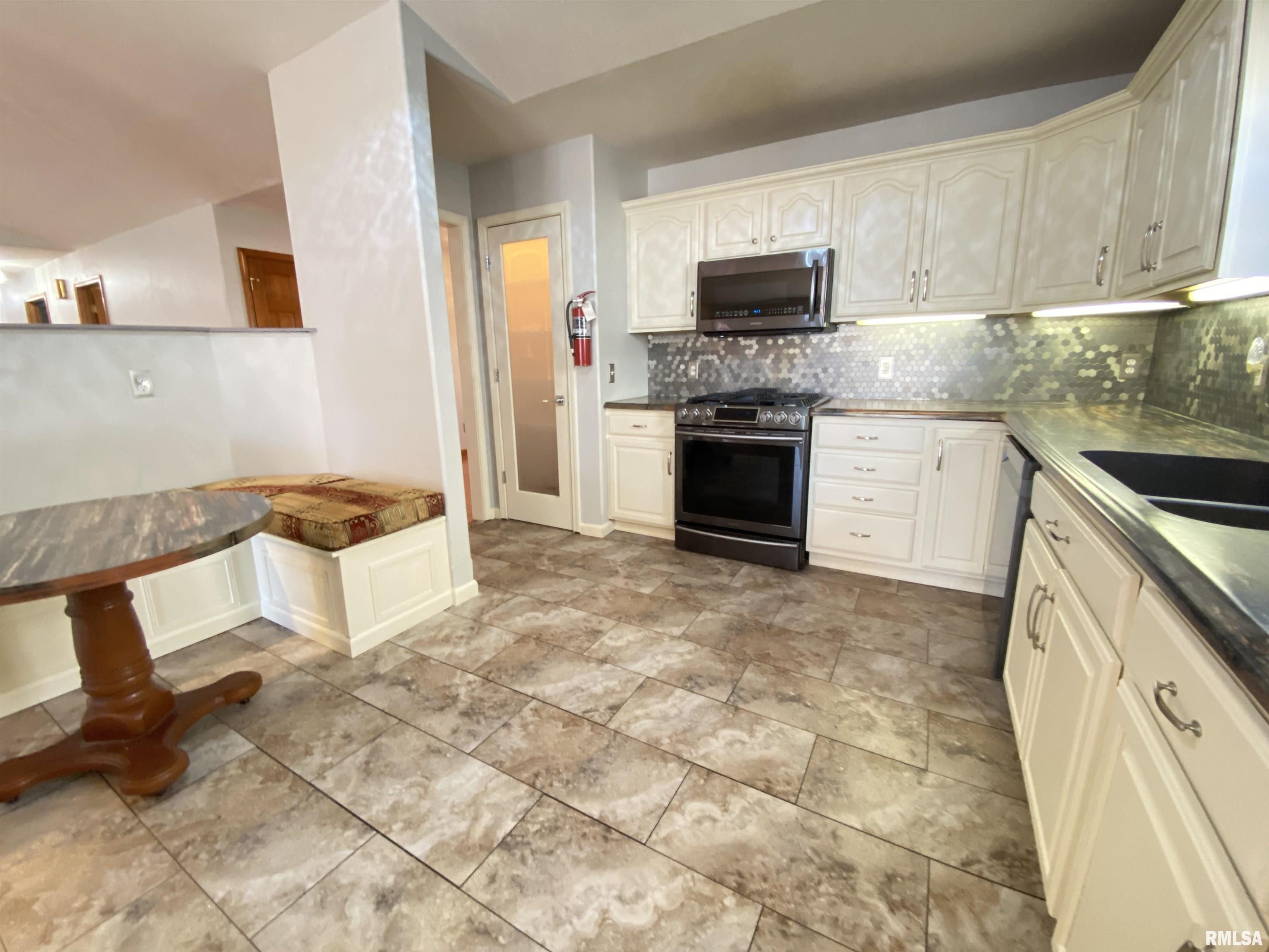 1506 Sequoia Drive Chatham, IL 62629 - Photo 11 of 40