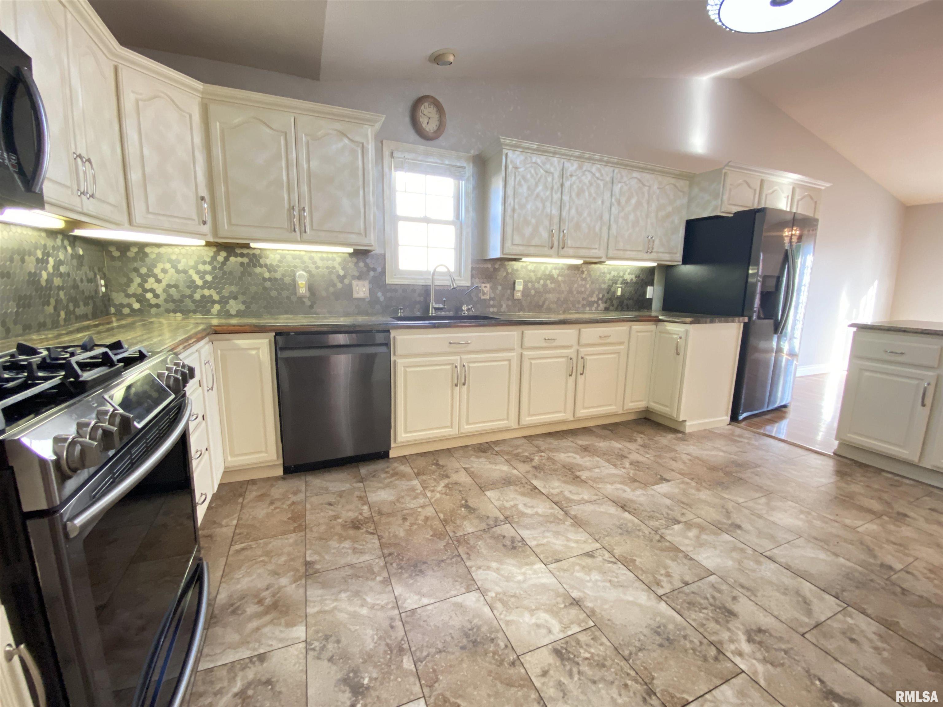 1506 Sequoia Drive Chatham, IL 62629 - Photo 12 of 40