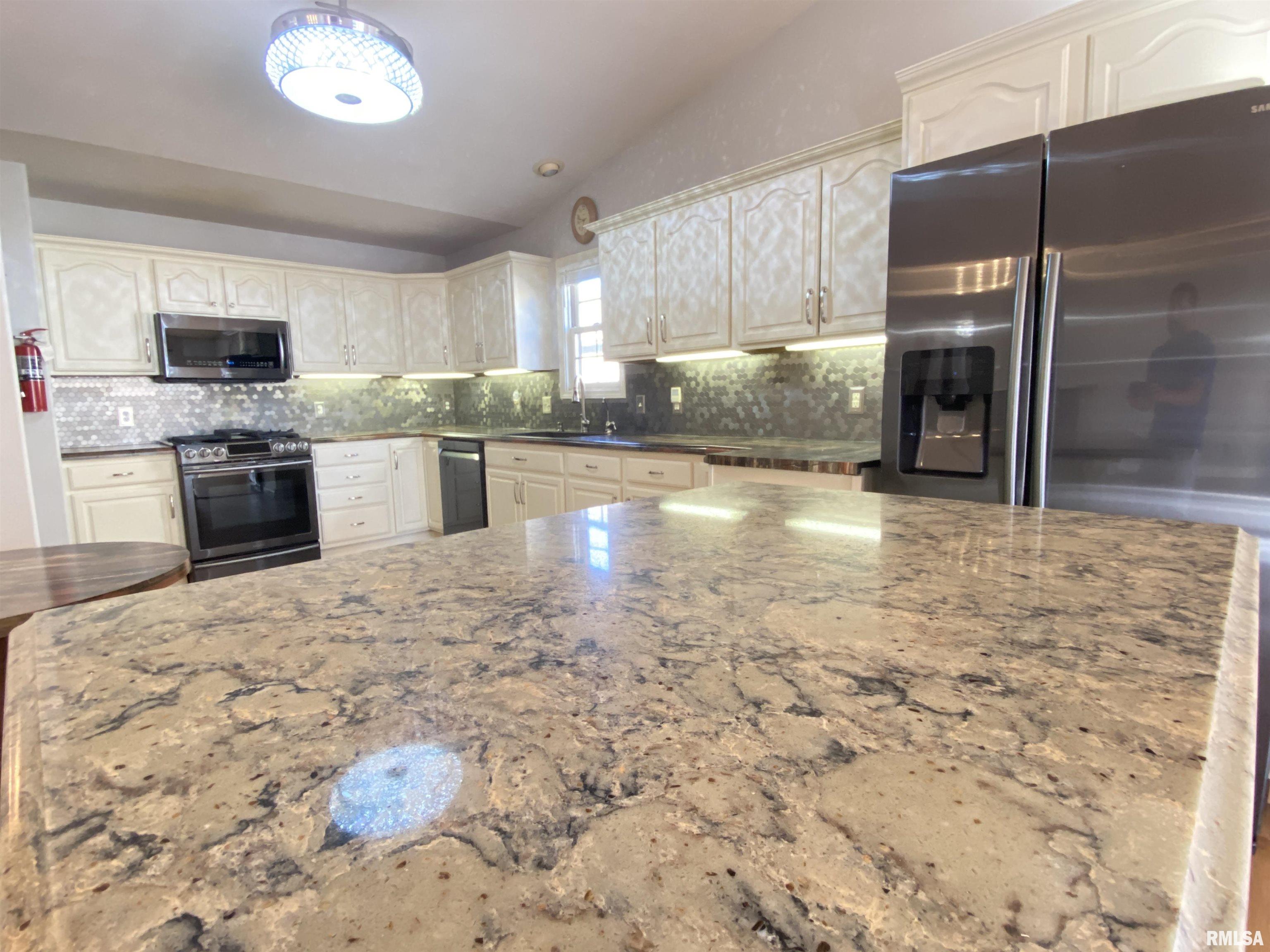 1506 Sequoia Drive Chatham, IL 62629 - Photo 14 of 40