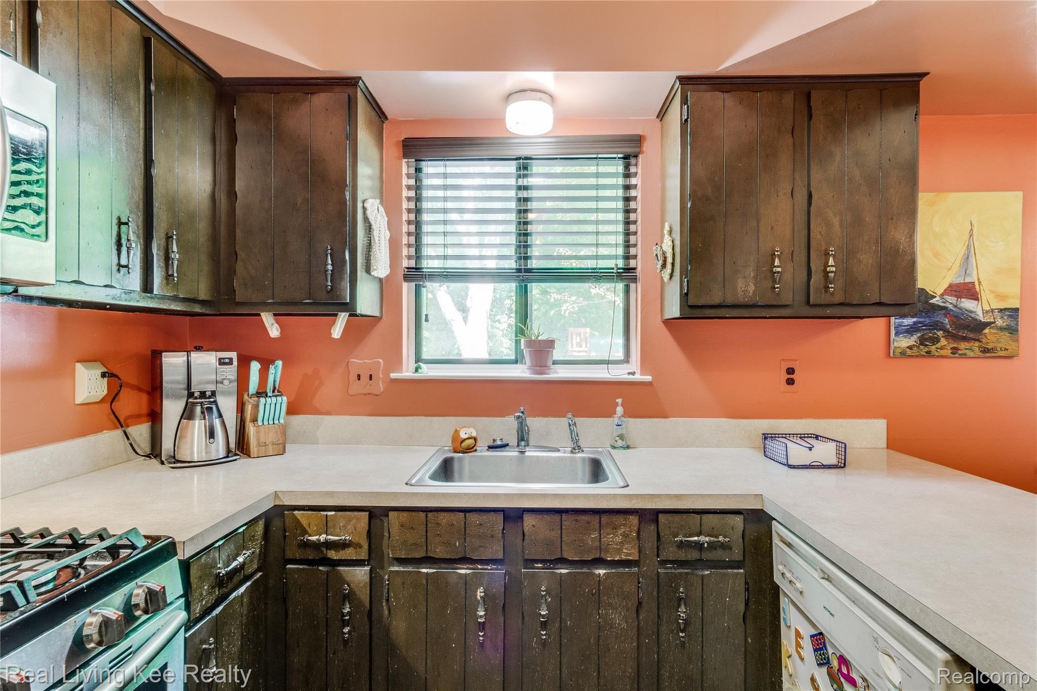 2861 Ranieri Drive Troy, MI 48085 - Photo 15 of 36 Interiors (8 of 27).jpg