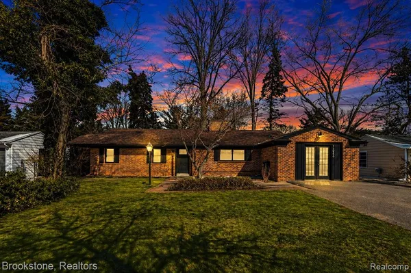 $389,900 | 16046 West 13 Mile Road, Franklin, MI 48025