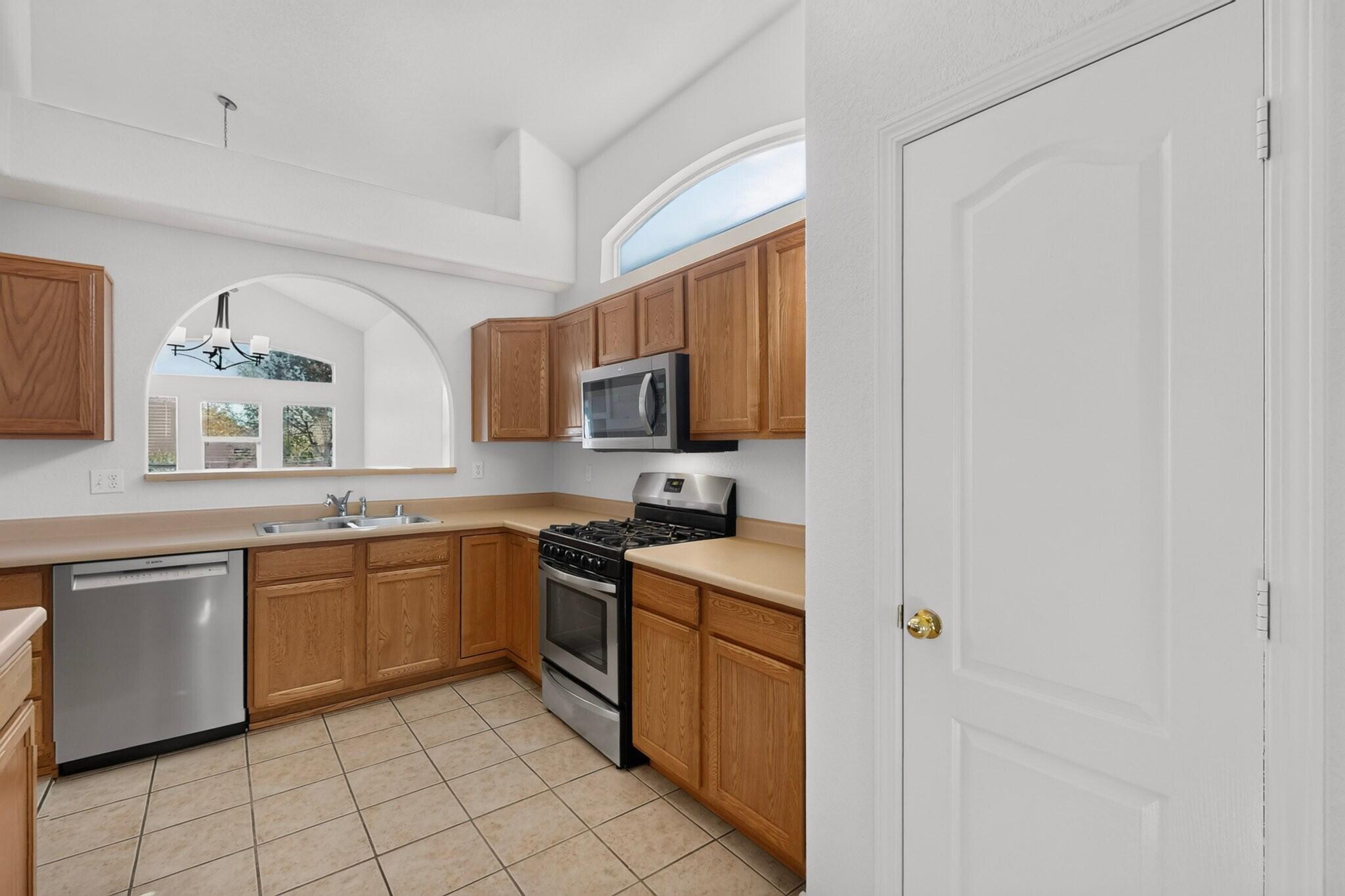 672 Peaceful Meadows Drive Northeast Rio Rancho, NM 87144 - Photo 10 of 45 Gallery Image 10