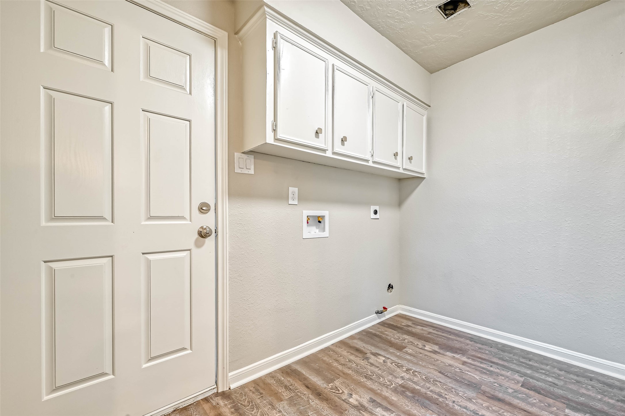 3615 Highfalls Drive Houston, TX 77068 - Photo 26 of 45 an empty room with window