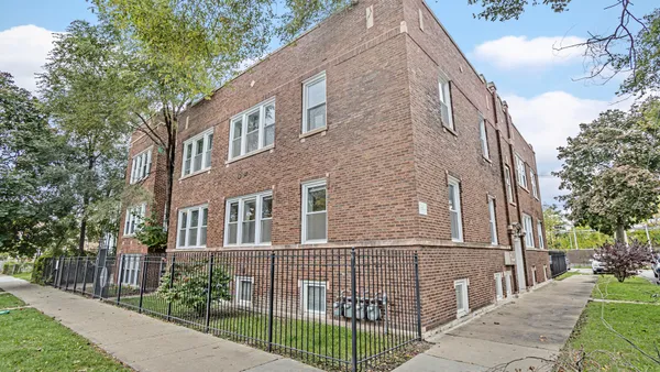 $2,550 | 3903 West Shakespeare Avenue, Unit 1E, Chicago, IL 60647