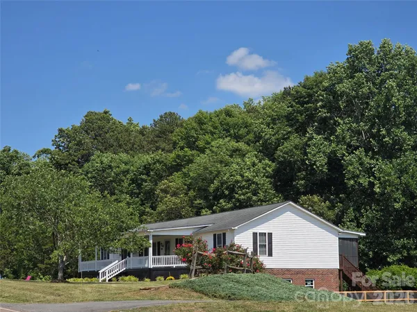 $599,950 | 320 Huffstetler Lake Road, Dallas, NC 28034