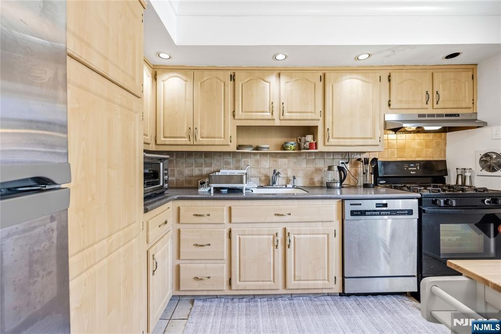 33 Mattocks Place Closter, NJ 07624 - Photo 12 of 22