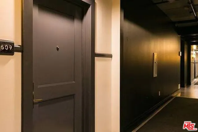 $2,000 | 460 South Spring Street, Unit 609, Los Angeles, CA 90013