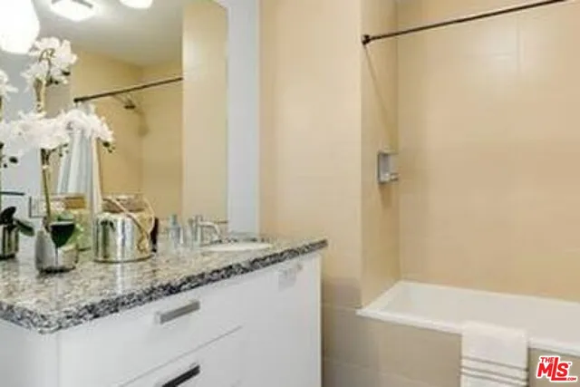 $2,000 | 460 South Spring Street, Unit 609, Los Angeles, CA 90013