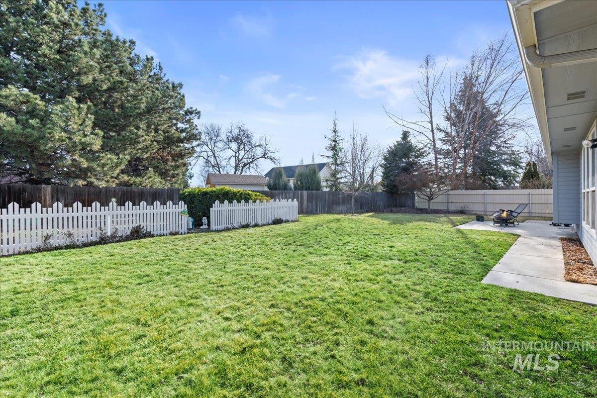 6326 North Talcrest Place Boise, ID 83713 - Photo 34 of 34 Fenced backyard with a patio area