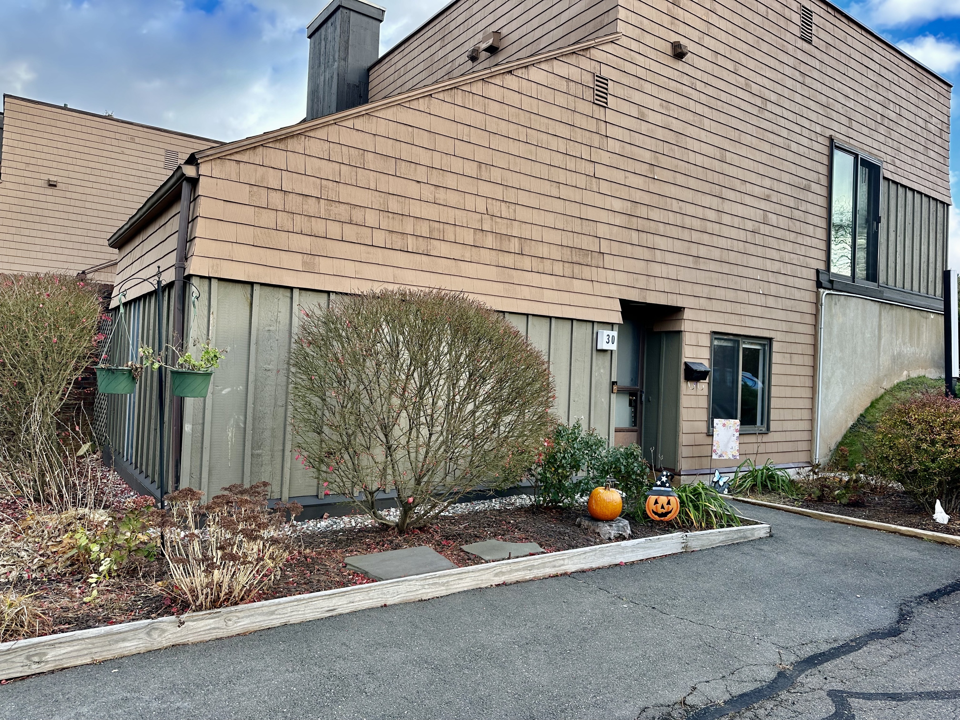 30 Orange Road, Unit 30 Middletown, CT 06457 - Photo 23 of 28 a front view of a house with garden