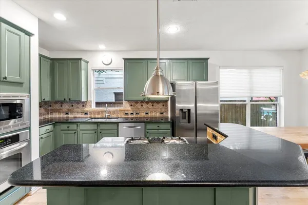 $4,800 | 82 West Arbor Camp Circle, Spring, TX 77389