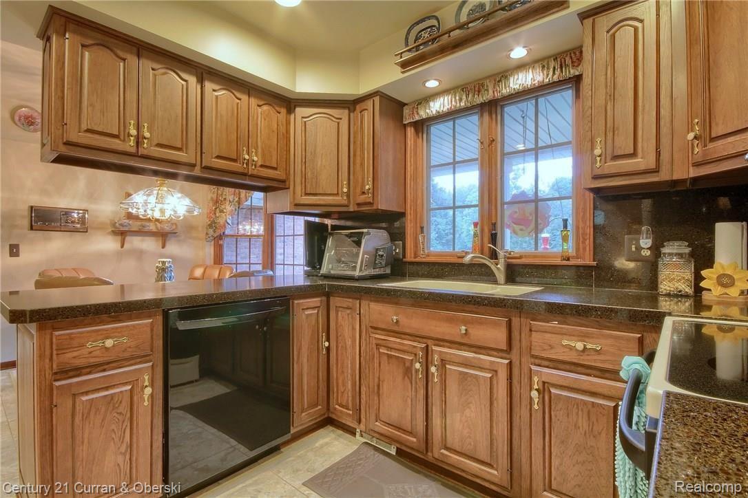 34201 Willow Road New Boston, MI 48164 - Photo 12 of 36 Kitchen_2nd_View.jpg