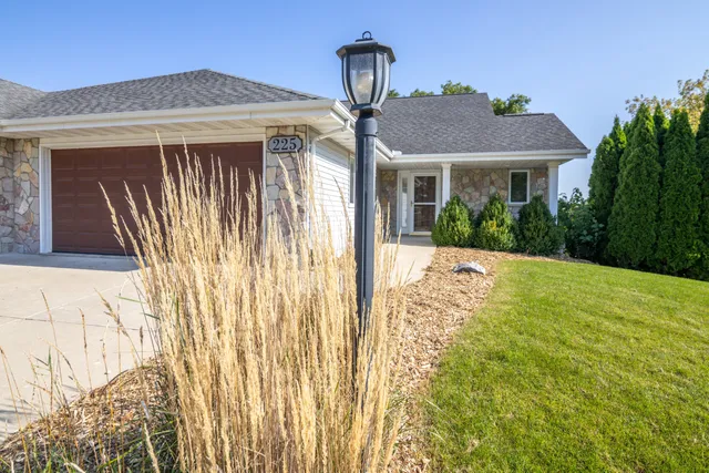 $339,900 | 225 East Haven Drive, Unit B, Watertown, WI 53094