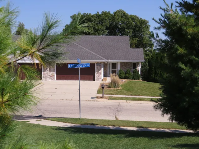 $339,900 | 225 East Haven Drive, Unit B, Watertown, WI 53094