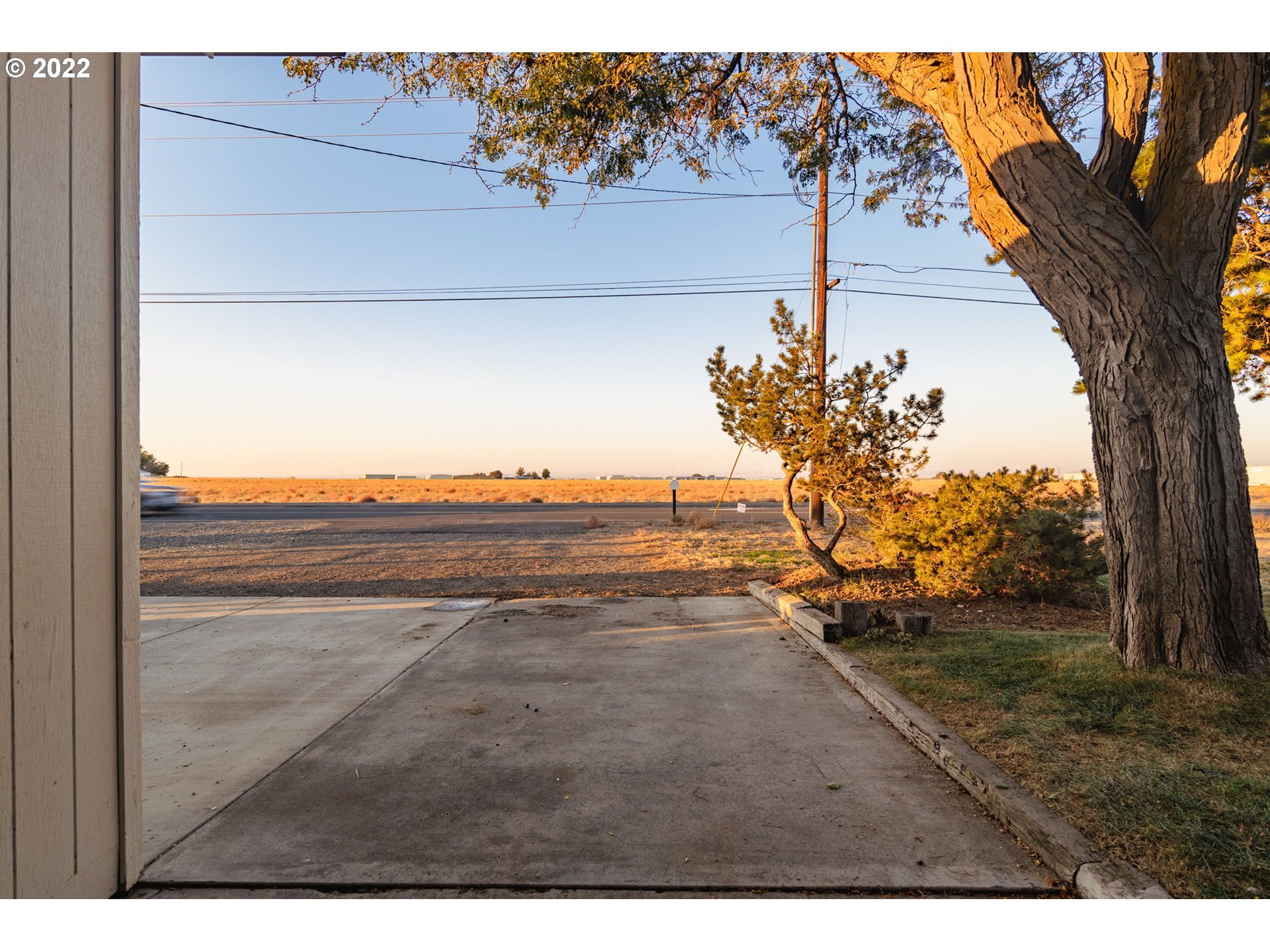 1450 East Airport Road Hermiston, OR 97838 - Photo 23 of 23 Driveway
