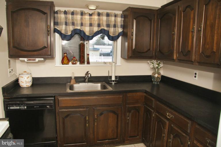 Large Eat in Kitchen