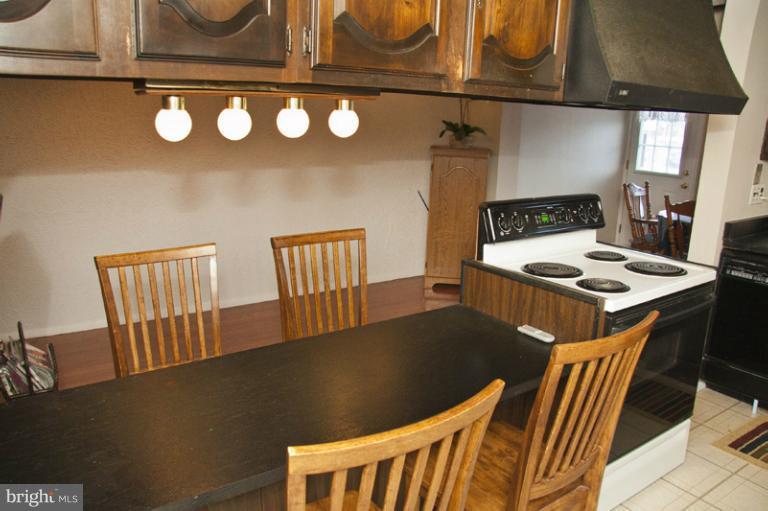 1031 Bayner Road Essex, MD 21221 - Photo 22 of 24 Kitchen - built in peninsula area w/table