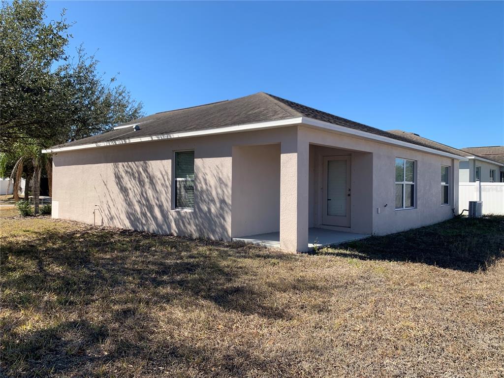 408 Powder View Drive Ruskin, FL 33570 - Photo 4 of 9 a front view of house