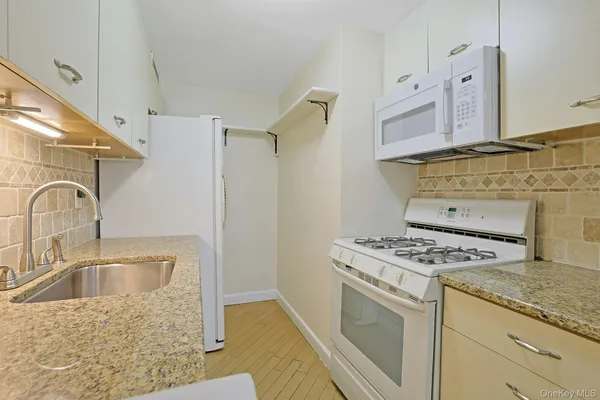 $2,400 | 1270 North Avenue, Unit 2L, New Rochelle, NY 10804