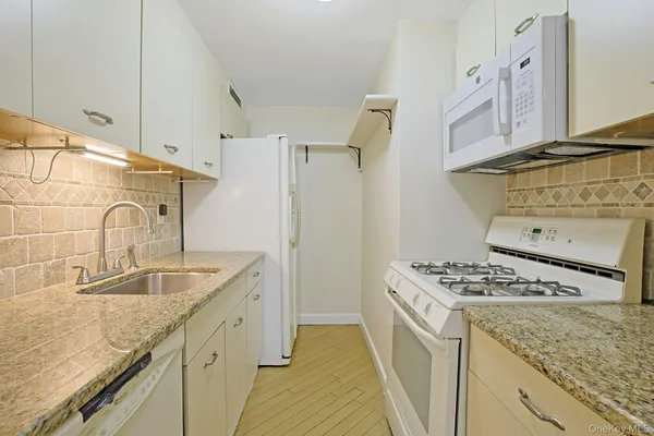 $2,400 | 1270 North Avenue, Unit 2L, New Rochelle, NY 10804