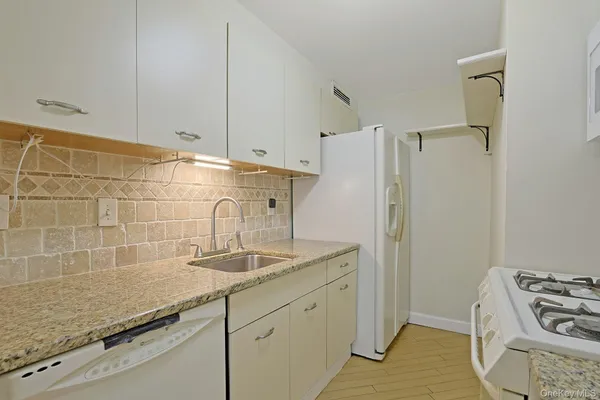 $2,400 | 1270 North Avenue, Unit 2L, New Rochelle, NY 10804