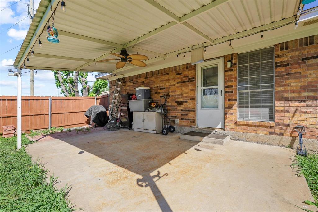 10 Carter Road Van Alstyne, TX 75495 - Photo 5 of 9 a front view of a house with a garage