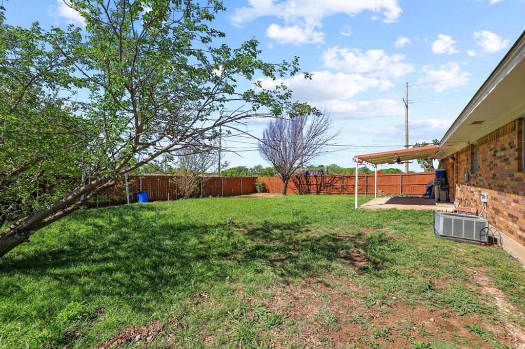 10 Carter Road Van Alstyne, TX 75495 - Photo 8 of 9 a view of a backyard with a garden