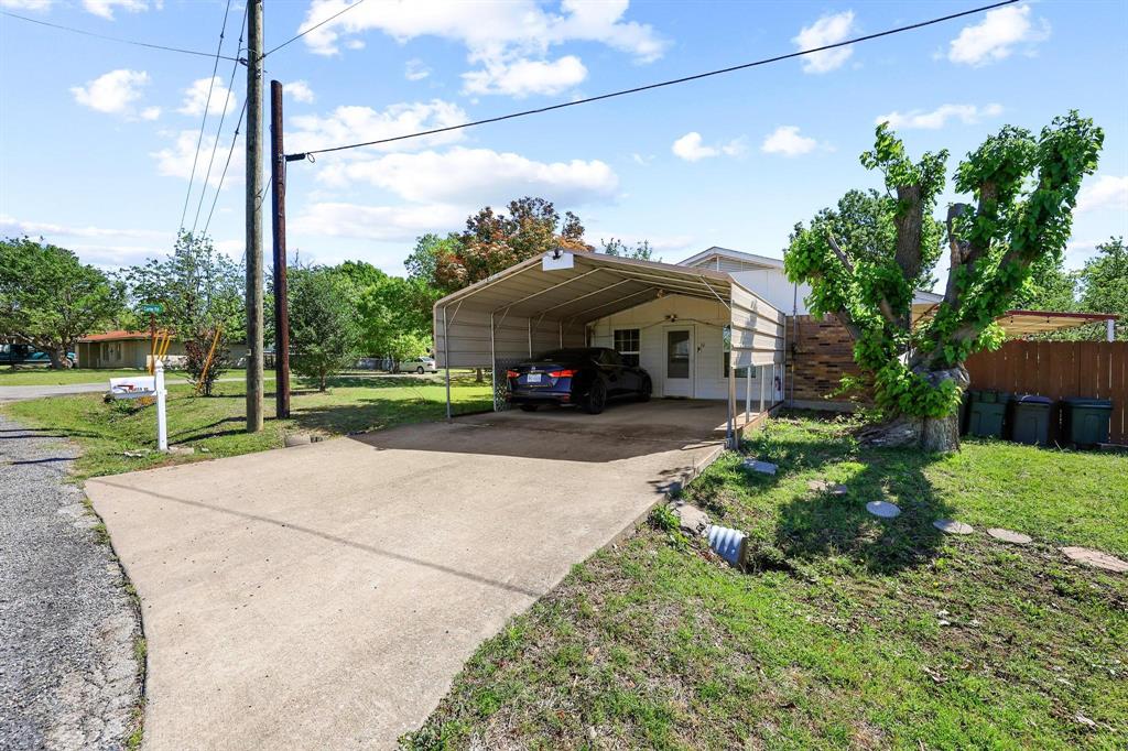 10 Carter Road Van Alstyne, TX 75495 - Photo 9 of 9 a front view of a house with a yard