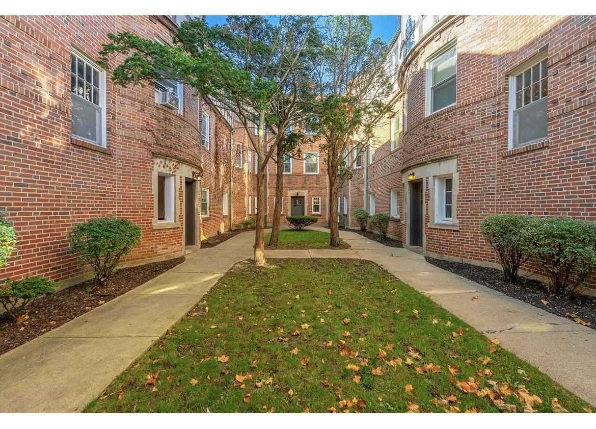 918 Green Bay Road, Unit 2L Winnetka, IL 60093 - Photo 3 of 8