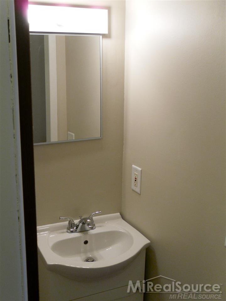28366 Raleigh Crescent Drive, Unit 27 New Baltimore, MI 48051 - Photo 17 of 27