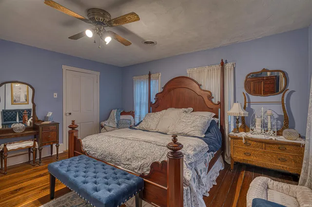 $360,000 | 318 East Main Street, Newburgh, IN 47630