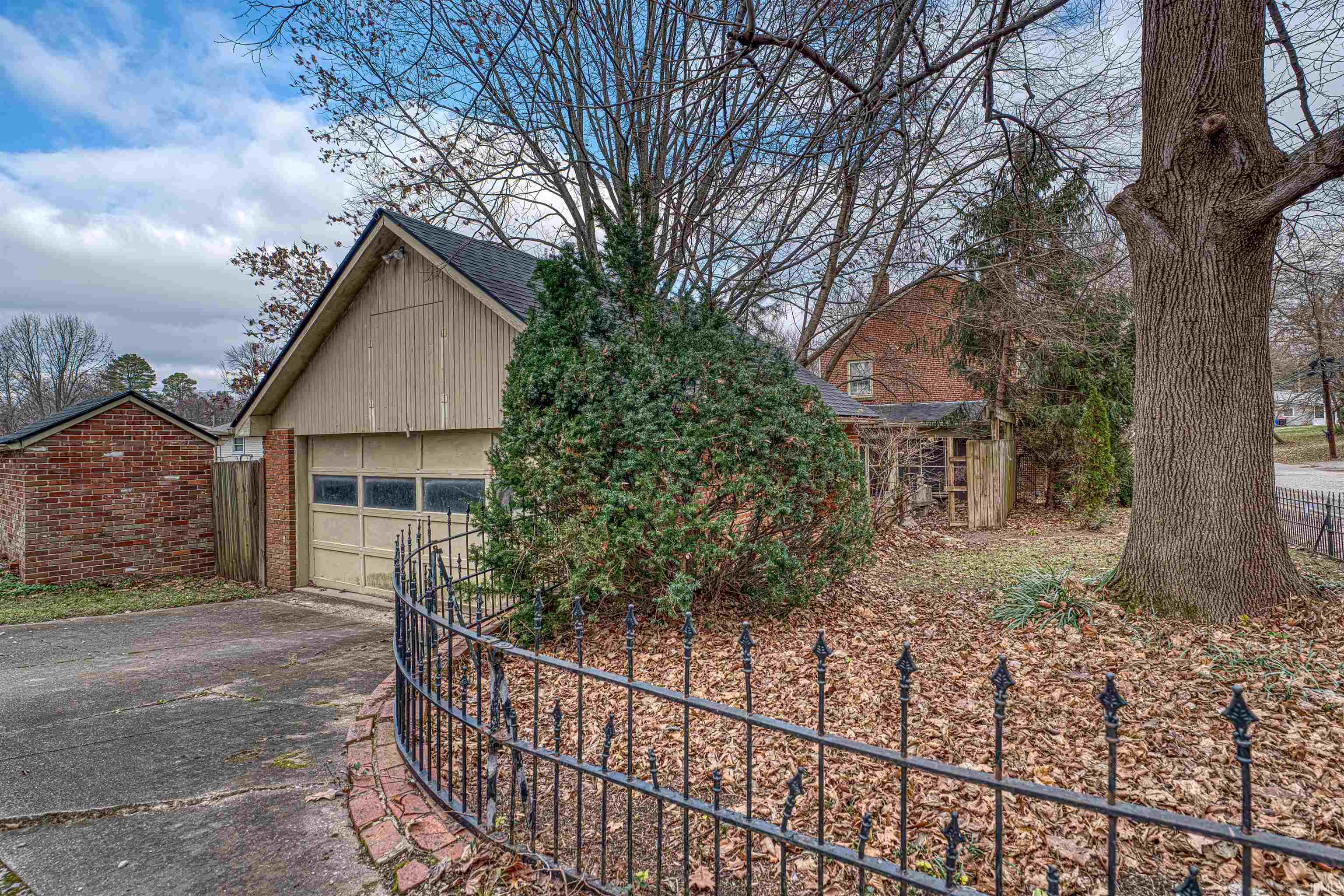 318 East Main Street Newburgh, IN 47630 - Photo 4 of 35