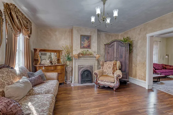 $350,000 | 318 East Main Street, Newburgh, IN 47630